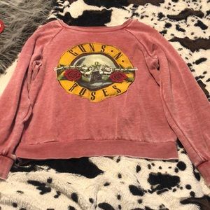 Very Cute Guns N Roses Sweatshirt. Size medium but fits like a small.